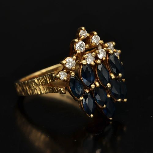 18ct Gold Diamond and Sapphire Dress Ring image-1