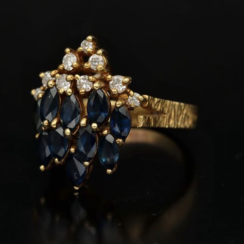 18ct Gold Diamond and Sapphire Dress Ring image-3