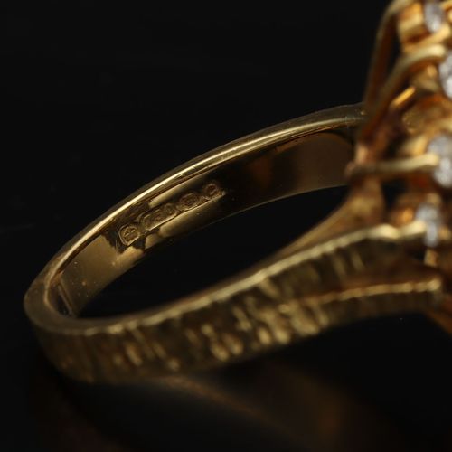 18ct Gold Diamond and Sapphire Dress Ring image-4