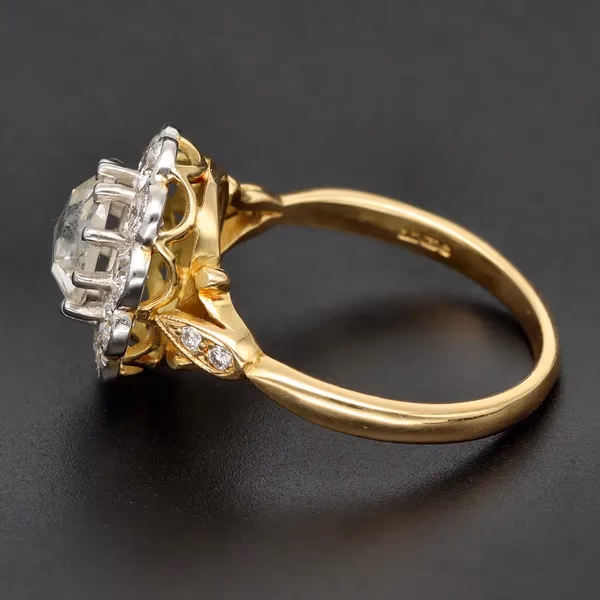 Vintage-Style Daisy Diamond Ring