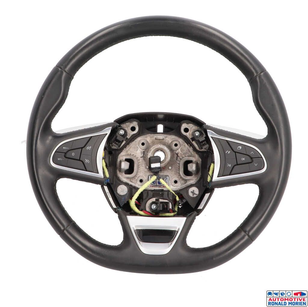 Used Steering wheel Renault Megane IV Estate (RFBK) 1.3 TCE 160 16V Price € 225,00 Margin scheme offered by Automaterialen Ronald Morien B.V.