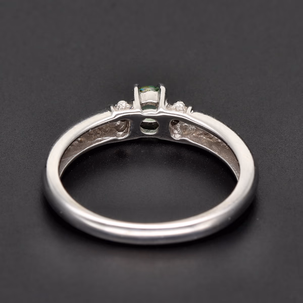 18ct White Gold Aquamarine & Diamond Ring