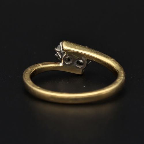 18ct Gold Diamond Ring image-5