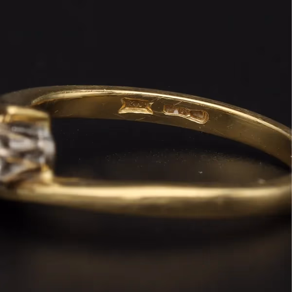 18ct Gold Diamond Ring