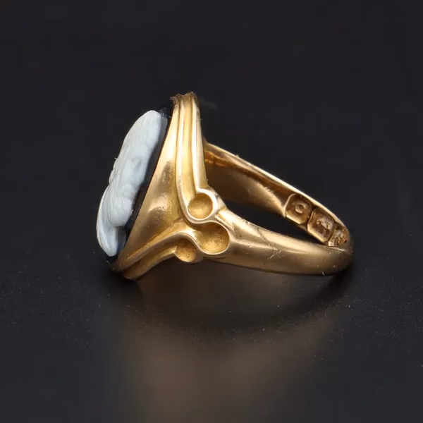 18ct Gold Hard Stone Cameo Ring