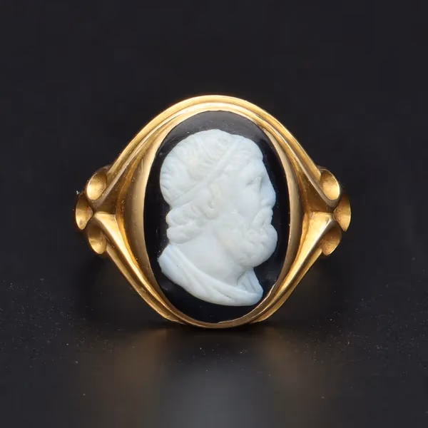 18ct Gold Hard Stone Cameo Ring
