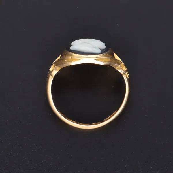 18ct Gold Hard Stone Cameo Ring