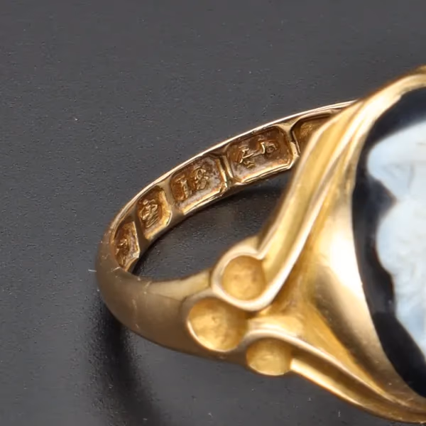 18ct Gold Hard Stone Cameo Ring