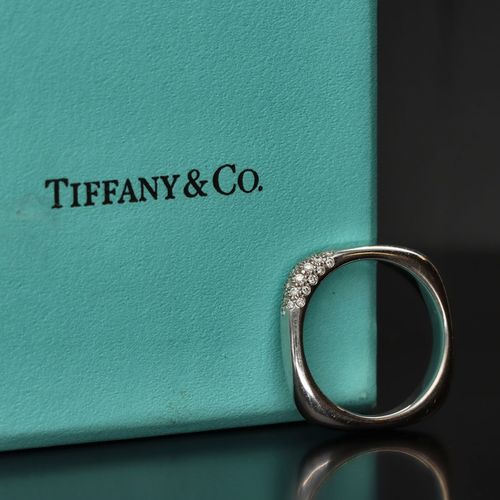 Tiffany and Co 18ct Gold Diamond Ring image-1
