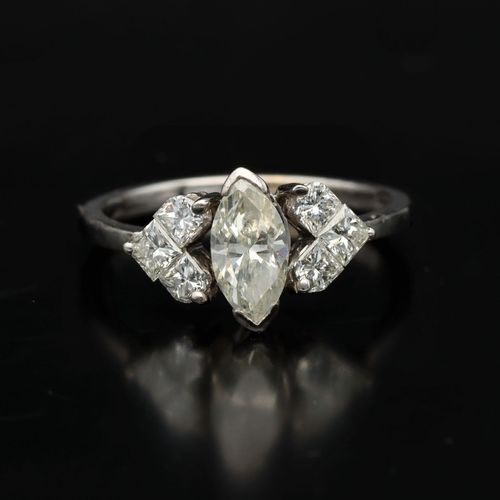 18ct White Gold Diamond Ring image-3