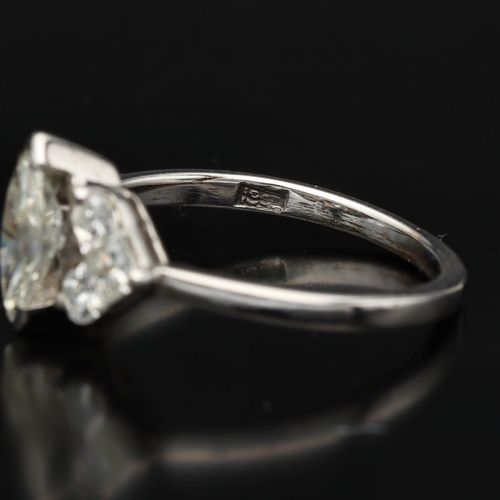 18ct White Gold Diamond Ring image-4