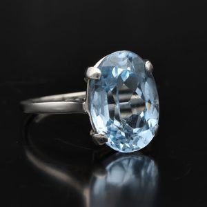 18ct White Gold Blue Spinel Ring