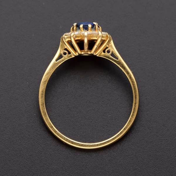 Vintage 18ct Gold Diamond & Sapphire Ring