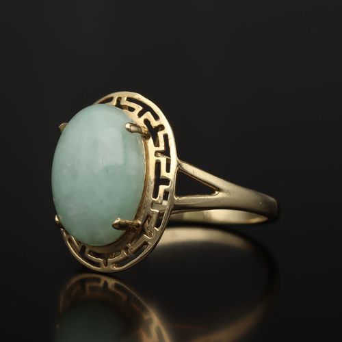 9ct Gold Jade Ring image-3