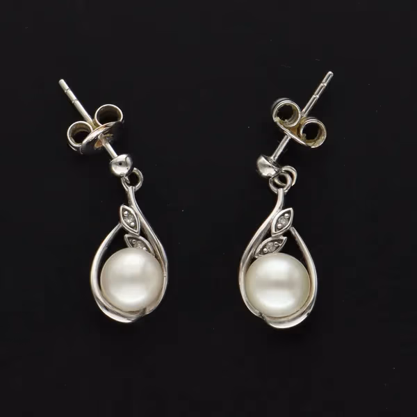 9ct White Gold Diamond & Cultured Pearl Earrings