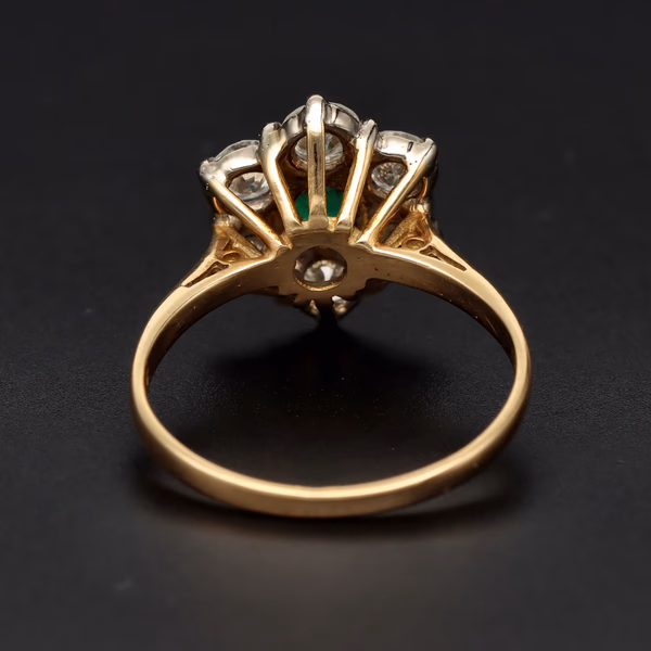 18ct Yellow Gold Emerald & Diamond Daisy Ring