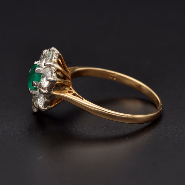 18ct Yellow Gold Emerald & Diamond Daisy Ring
