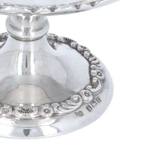 Pair of Edwardian Silver Sweetmeat Dishes image-4