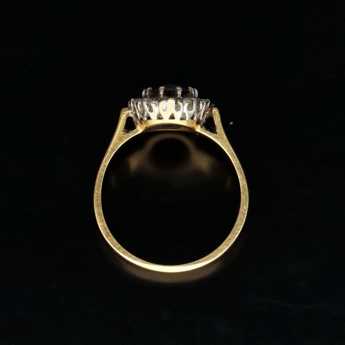 Vintage 18ct Gold Diamond and Sapphire Ring image-6
