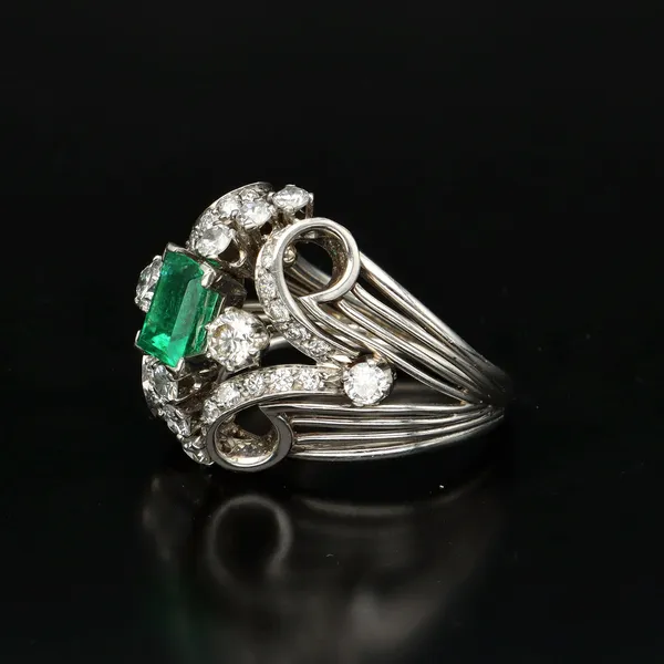 18ct White Gold Art Deco Emerald and Diamond Ring