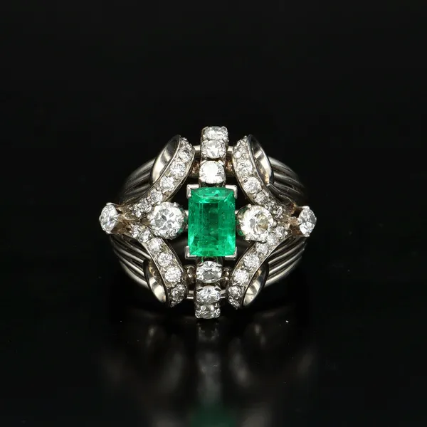 18ct White Gold Art Deco Emerald and Diamond Ring