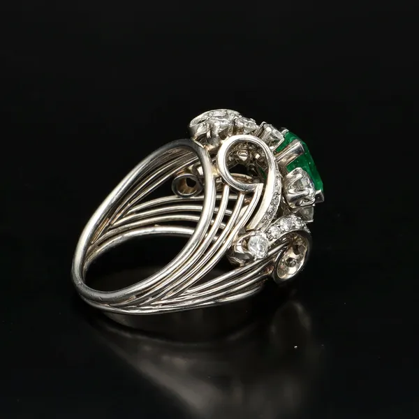 18ct White Gold Art Deco Emerald and Diamond Ring