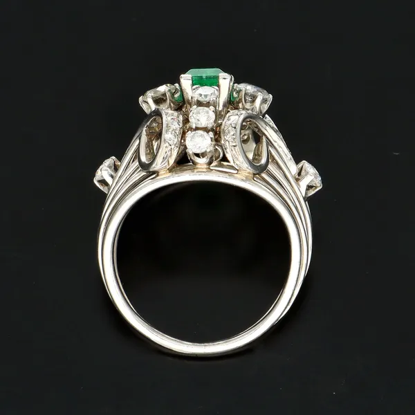 18ct White Gold Art Deco Emerald and Diamond Ring