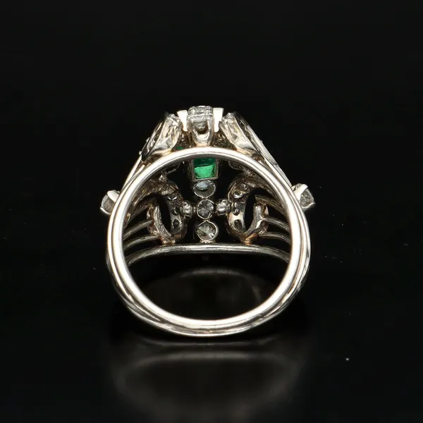 18ct White Gold Art Deco Emerald and Diamond Ring