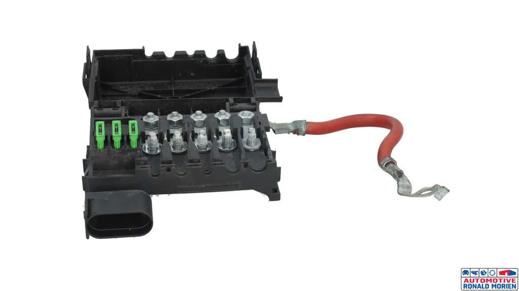 Used Fuse box Volkswagen New Beetle (9C1/9G1) 1.8 20V Turbo Price € 25,00 Margin scheme offered by Automaterialen Ronald Morien B.V.