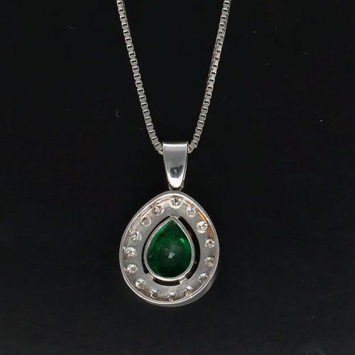 18ct Gold Emerald and Diamond Pendant Necklace image-4