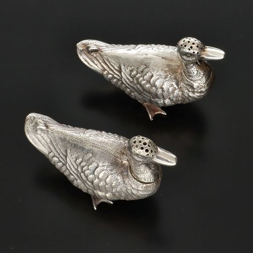 Pair of Edwardian Silver Pepperettes image-4