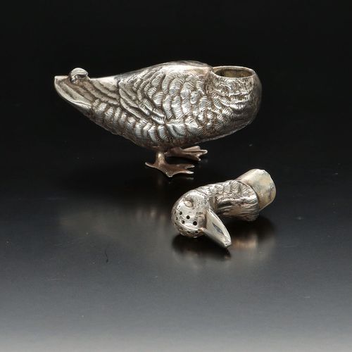 Pair of Edwardian Silver Pepperettes image-3