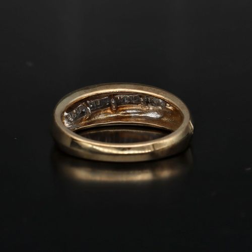 9ct Yellow Gold Diamond Ring image-5