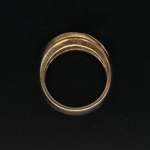 9ct Yellow Gold Diamond Ring image-6