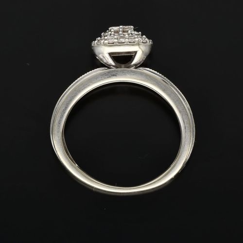 9ct Gold Vari Cut Diamond Ring. Small Size image-6