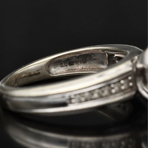 9ct Gold Vari Cut Diamond Ring. Small Size image-4