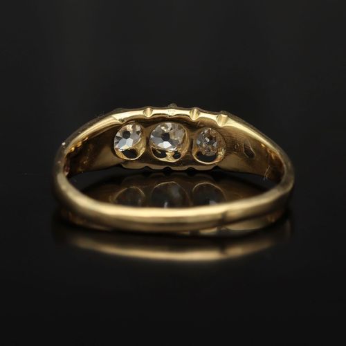 Antique 18ct Gold Three Stone Diamond Ring image-5