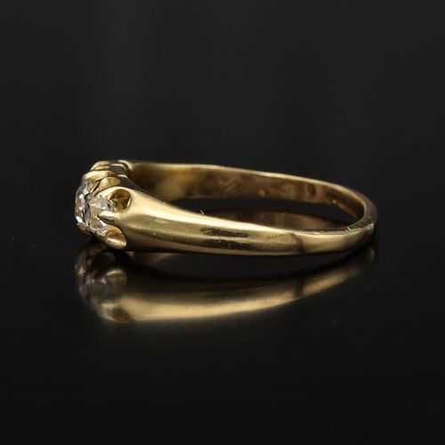 Antique 18ct Gold Three Stone Diamond Ring image-3