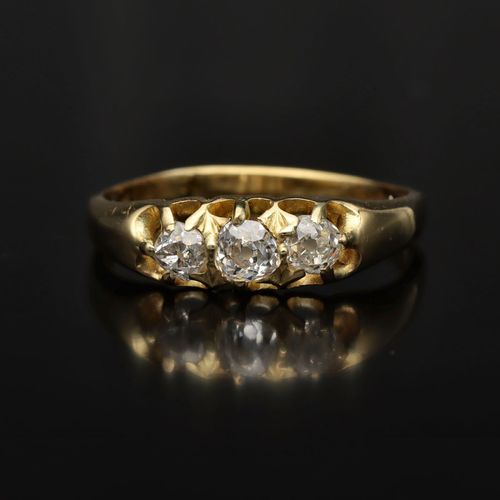 Antique 18ct Gold Three Stone Diamond Ring image-2
