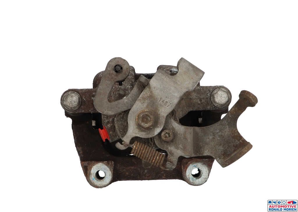 Used Rear brake calliper, left Peugeot 5008 I (0A/0E) 1.6 HDiF 16V Price € 35,00 Margin scheme offered by Automaterialen Ronald Morien B.V.