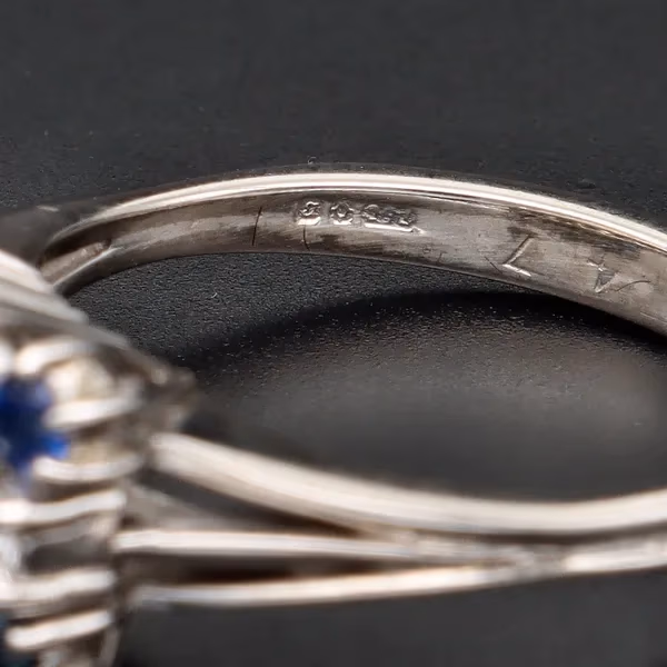 18ct Gold Sapphire and Diamond Ring