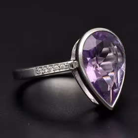 18ct White Gold Amethyst & Diamond Ring