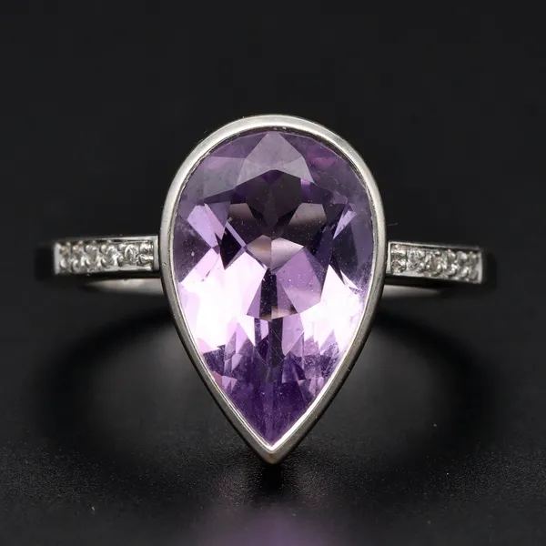 18ct White Gold Amethyst & Diamond Ring