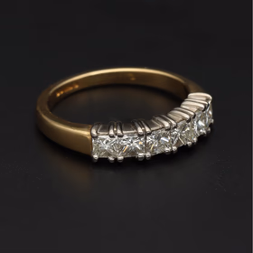 18ct Gold Diamond Ring