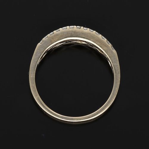 18ct Gold Diamond Ring image-6