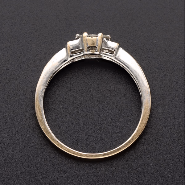 18ct White Gold & Diamond Ring