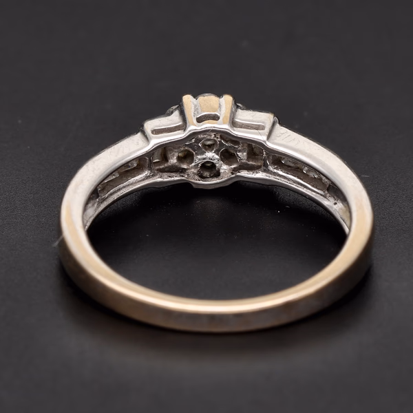 18ct White Gold & Diamond Ring
