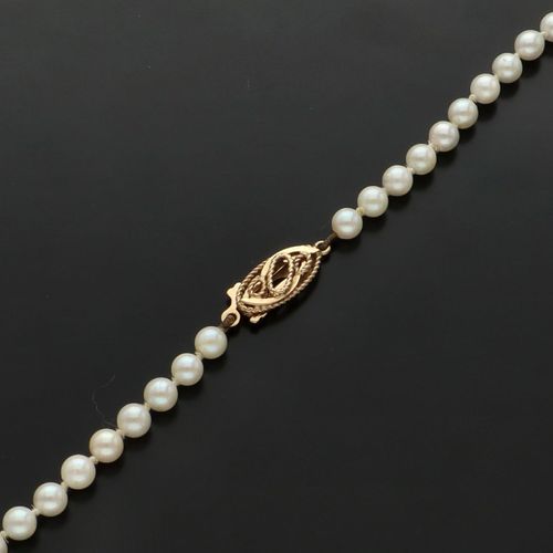 9ct Gold Clasp Cultured Pearls image-5