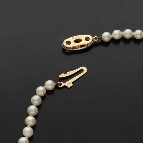 9ct Gold Clasp Cultured Pearls image-6