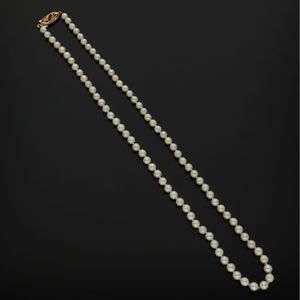 9ct Gold Clasp Cultured Pearls